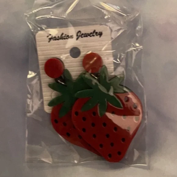 NEW IN PACKAGE Strawberry Acrylic Earrings - Picture 3 of 5